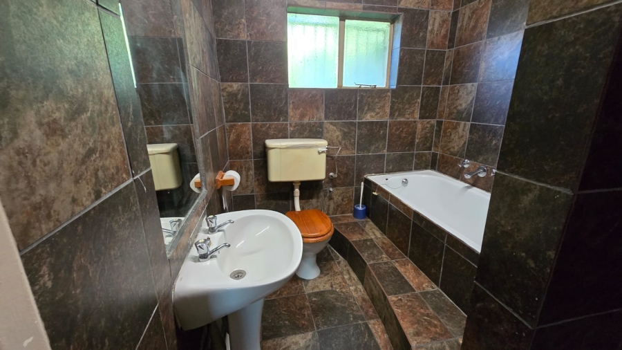 5 Bedroom Property for Sale in Navalsig Free State